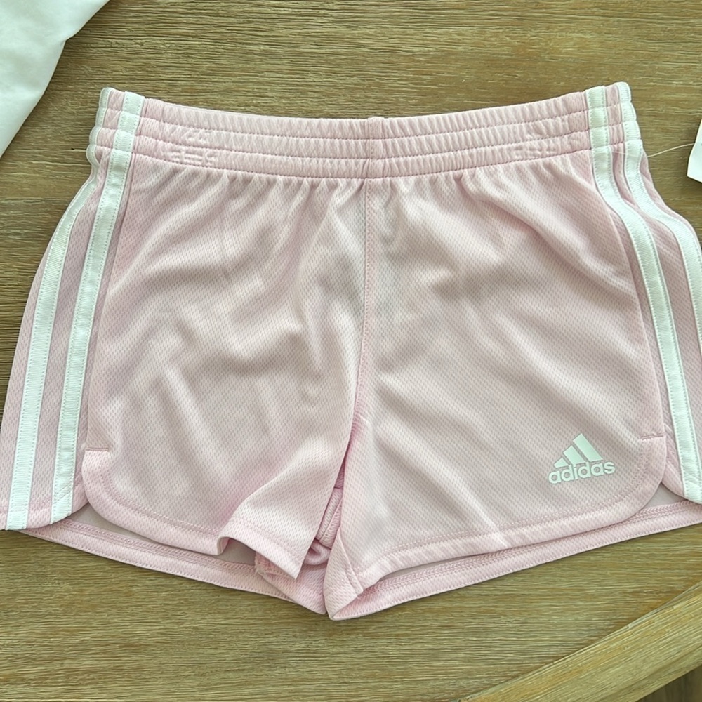 Adidas Girl Activewear 2 Piece Set Short Sleeve T-Shirt Mesh Shorts 6 - Picture 5 of 7